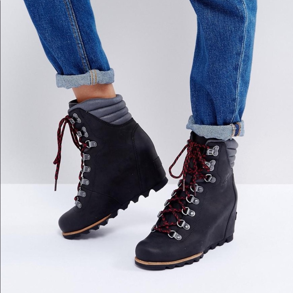NWT Sorel Conquest Wedge Boots